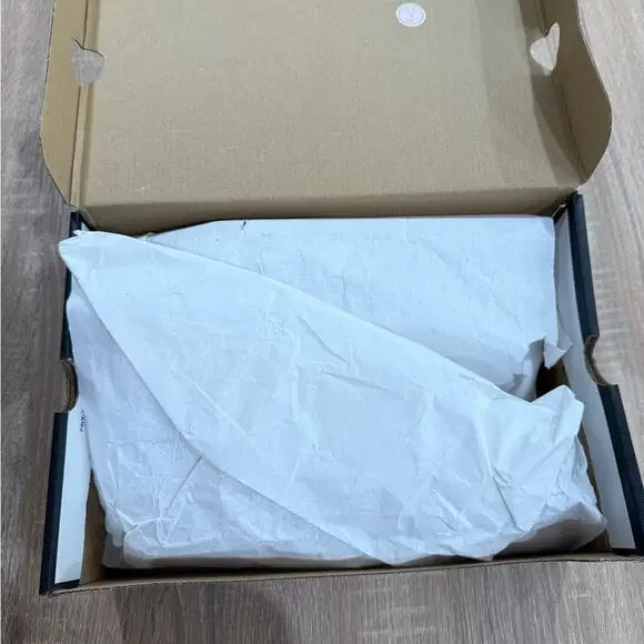 NIB • Chuck Taylor All Star Lift Platform Canvas Size: 8 - Picture 4 of 6